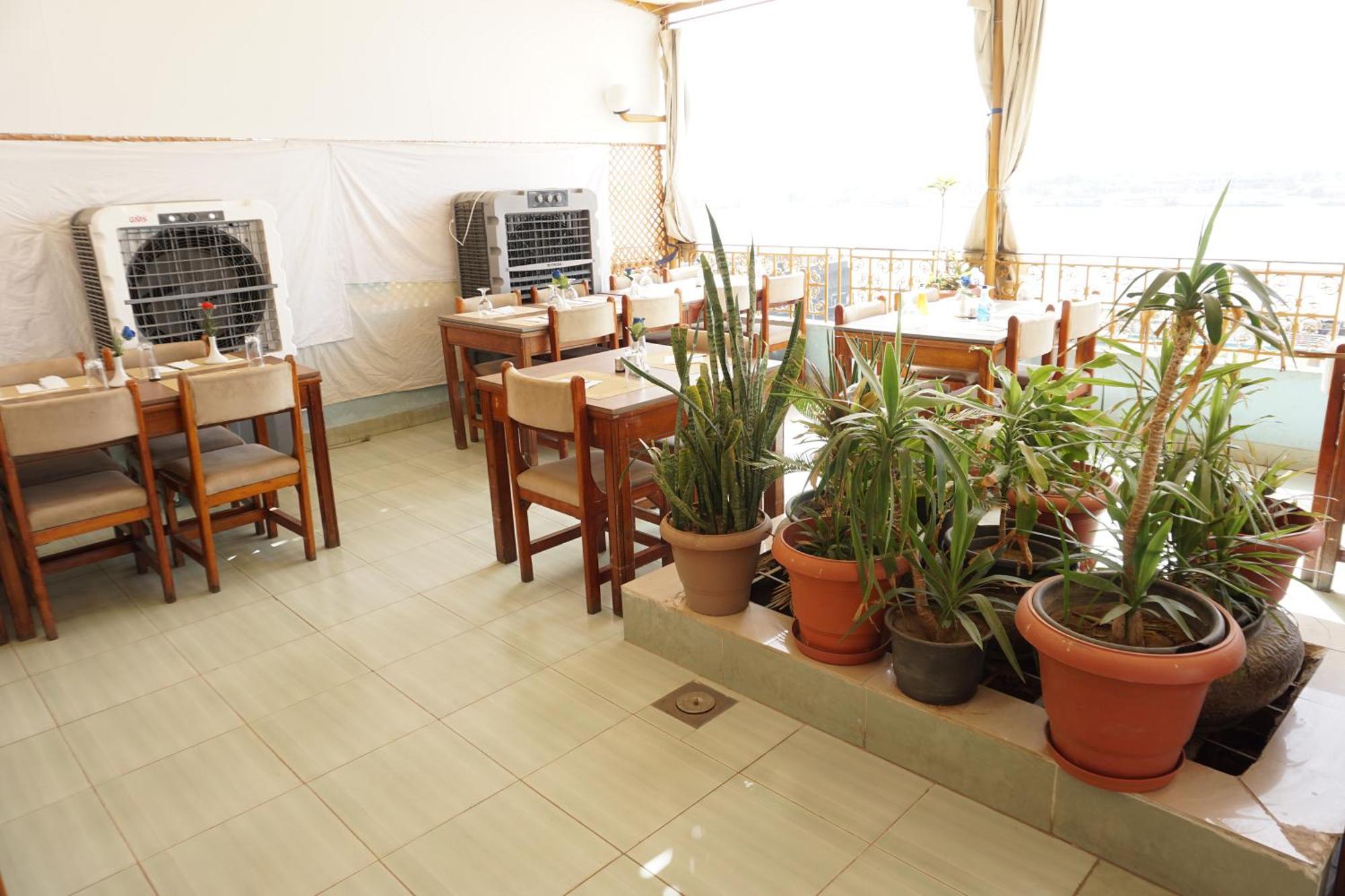 Merry Land Hotel & Roof Top Nile Restaurant Λούξορ Εξωτερικό φωτογραφία