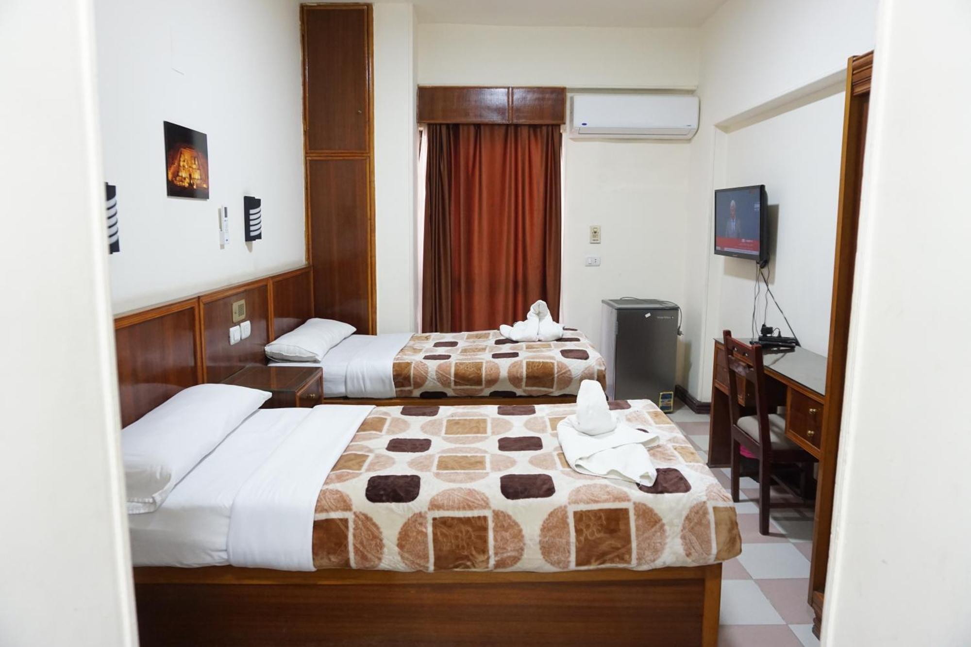 Merry Land Hotel & Roof Top Nile Restaurant Λούξορ Εξωτερικό φωτογραφία