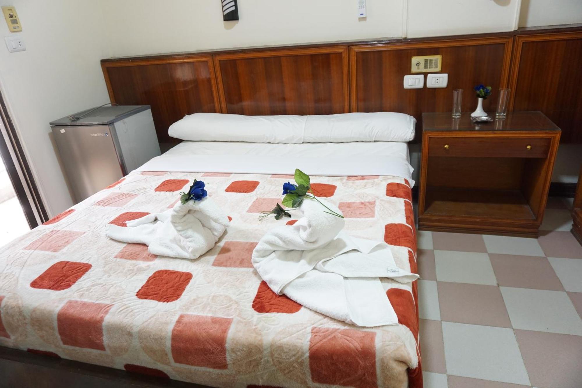 Merry Land Hotel & Roof Top Nile Restaurant Λούξορ Εξωτερικό φωτογραφία